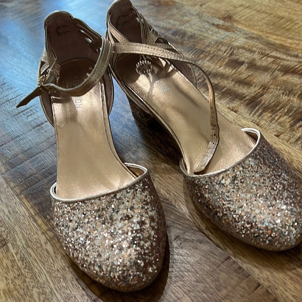 Kennith Cole Reaction girls Rose Gold 4M